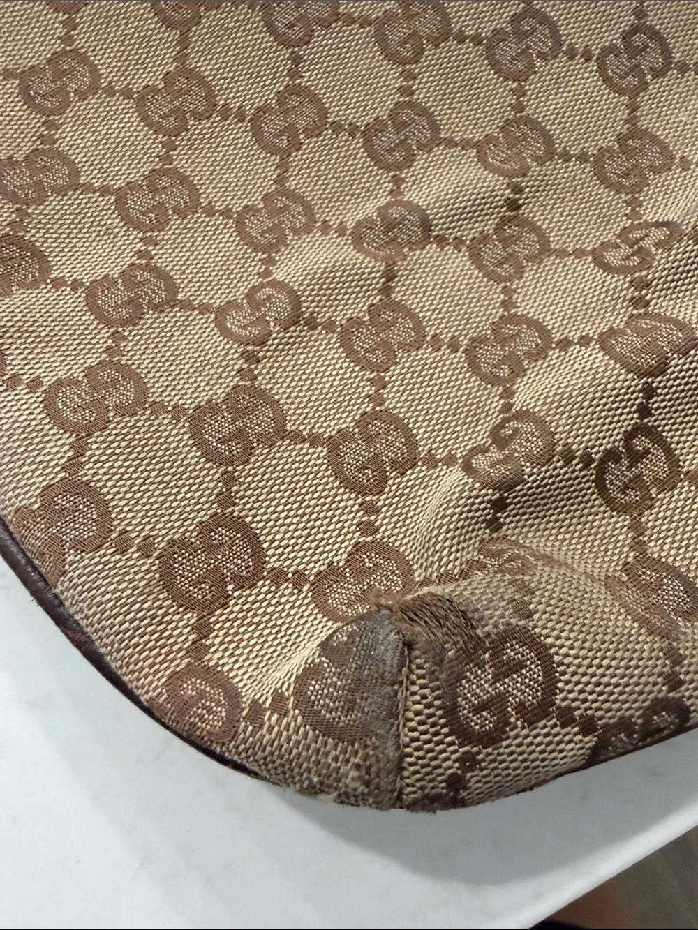 Gucci Beige/Brown GG Supreme Crossbody Messenger Bag authentic
